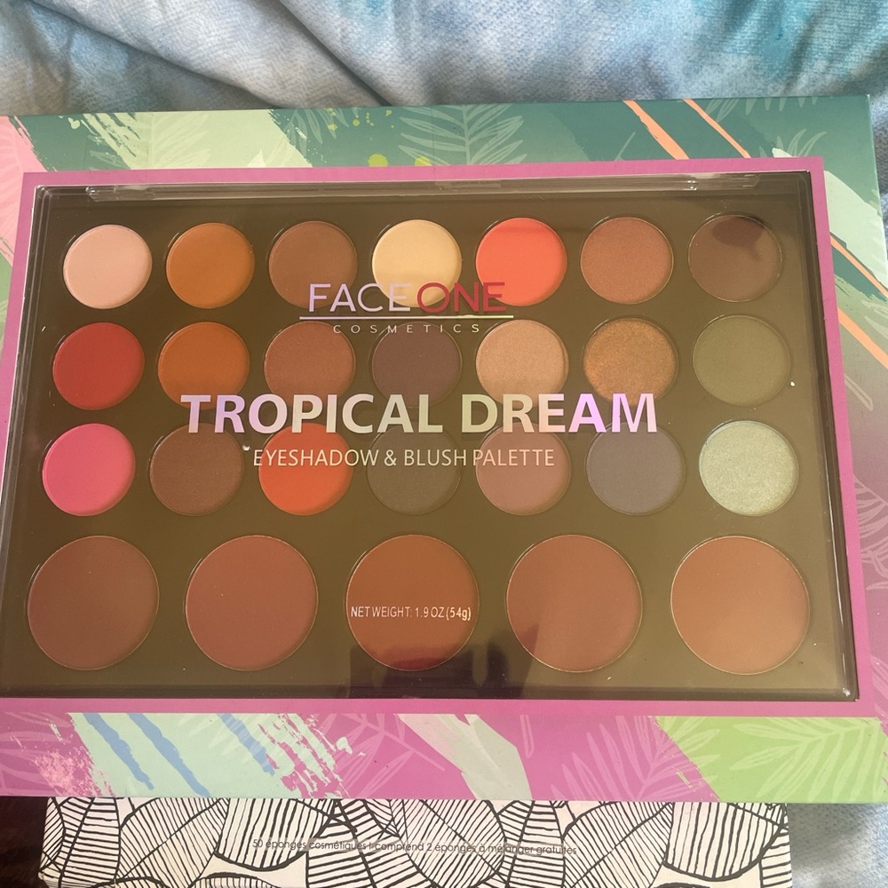 Tropical Dream Eyeshadow & Blush Palette
